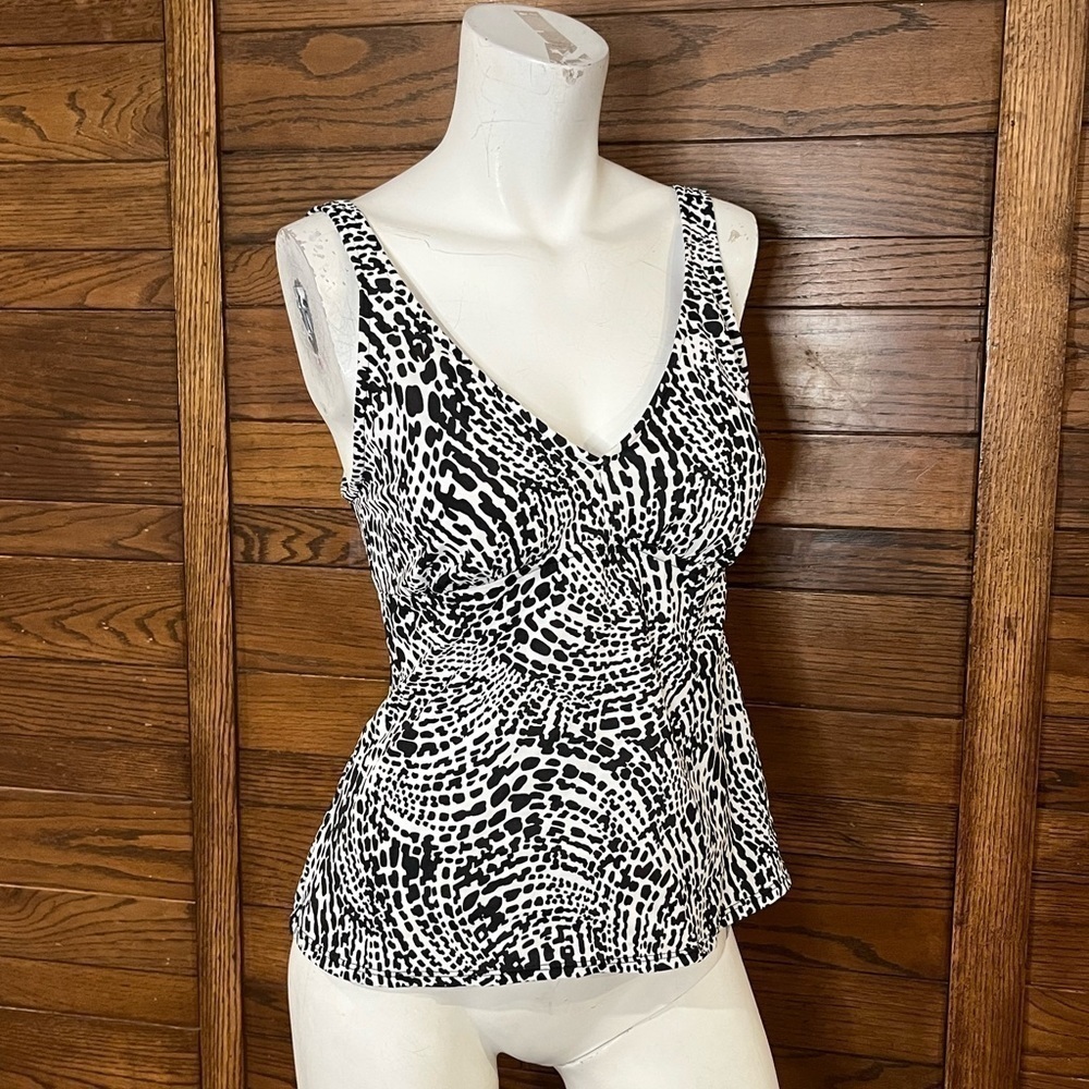 JANTZEN Classic. Size 10. Tankini top. Black and white. Light padding